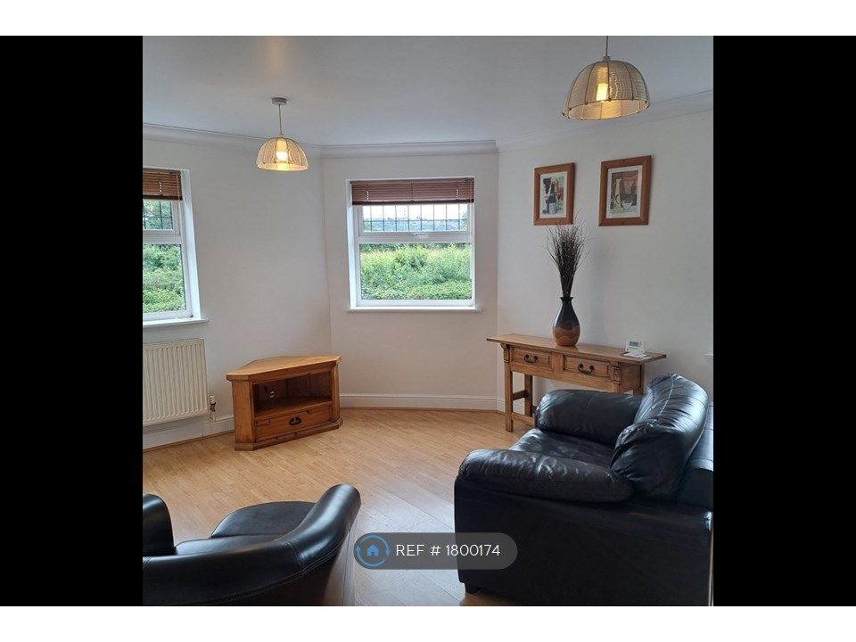 2 bed flat to rent in The Strone, Apperley Bridge, Bradford BD10, £