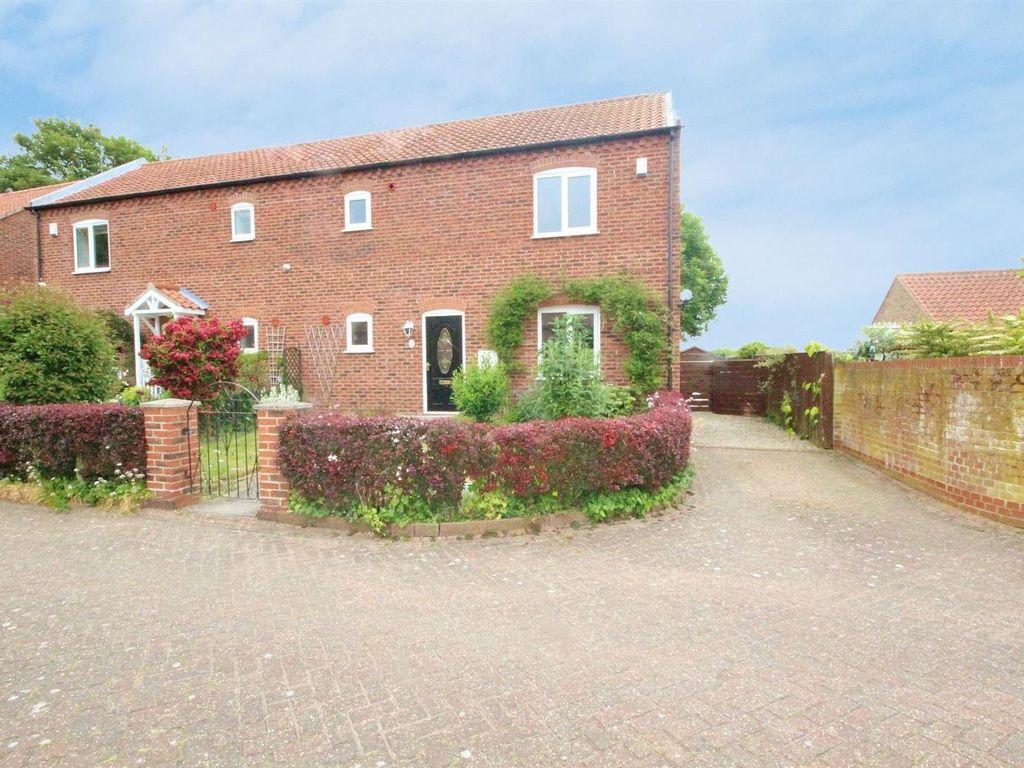 3 bed semidetached house for sale in Church Close, Wetwang, Driffield