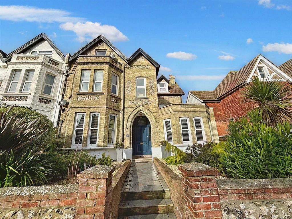 2 bed flat for sale in Enys Road, Eastbourne BN21, £400,000 Zoopla