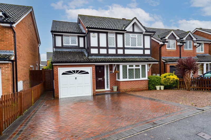 4 bed detached house for sale in Harrier Close, Waterlooville PO8, £