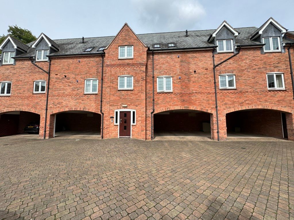 2 bed flat to rent in Fowke Street, Rothley, Leicester LE7, £875 pcm