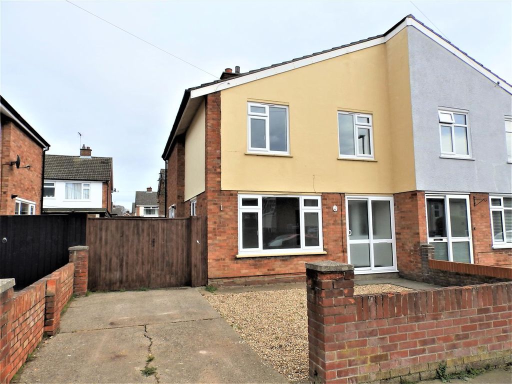 3 bed semidetached house for sale in Lonsdale Close, Ipswich IP4 Zoopla