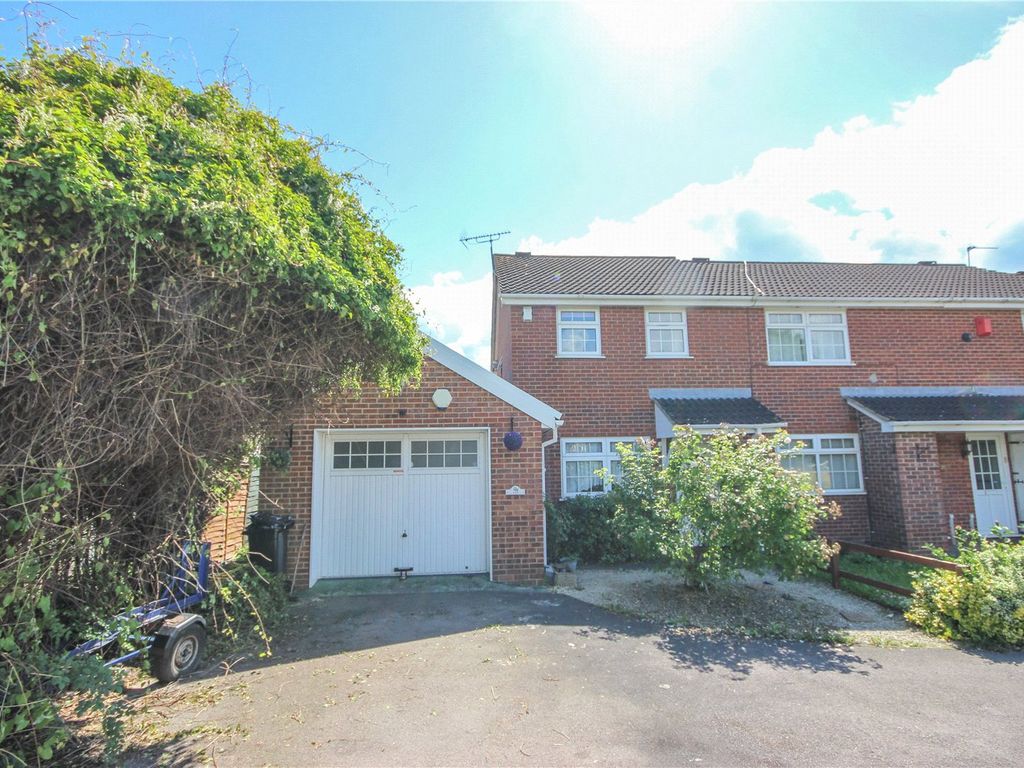 3 bed end terrace house for sale in New Road, Stoke Gifford, Bristol