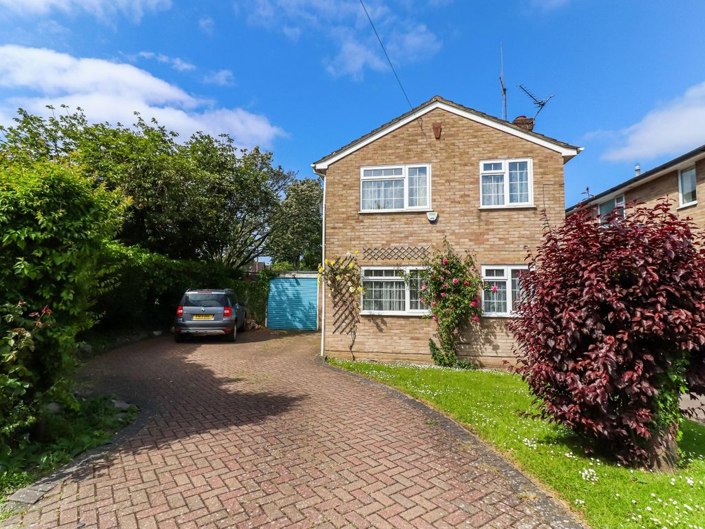 3 bed detached house for sale in Royle Close, Chalfont St. Peter, Buckinghamshire SL9, £670,000