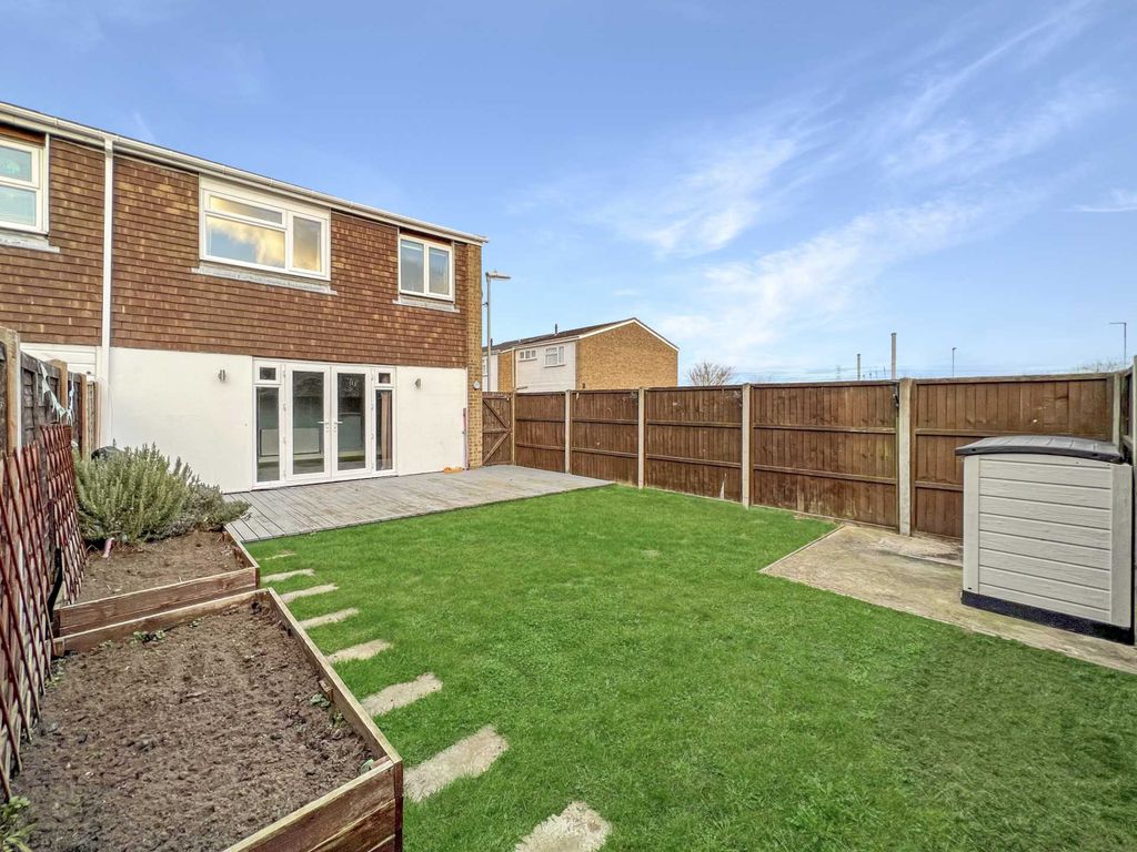 3 bed end terrace house for sale in Howitts Gardens, St Neots PE19 Zoopla
