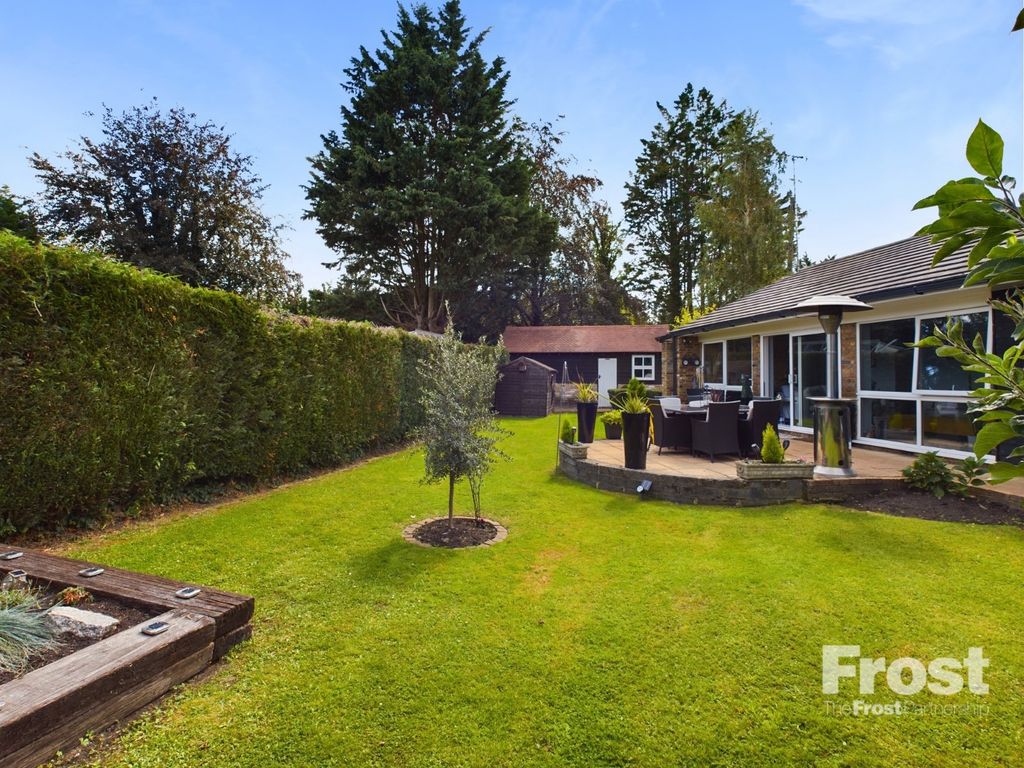 4 bed bungalow for sale in Coppermill Road, Wraysbury, Berkshire TW19