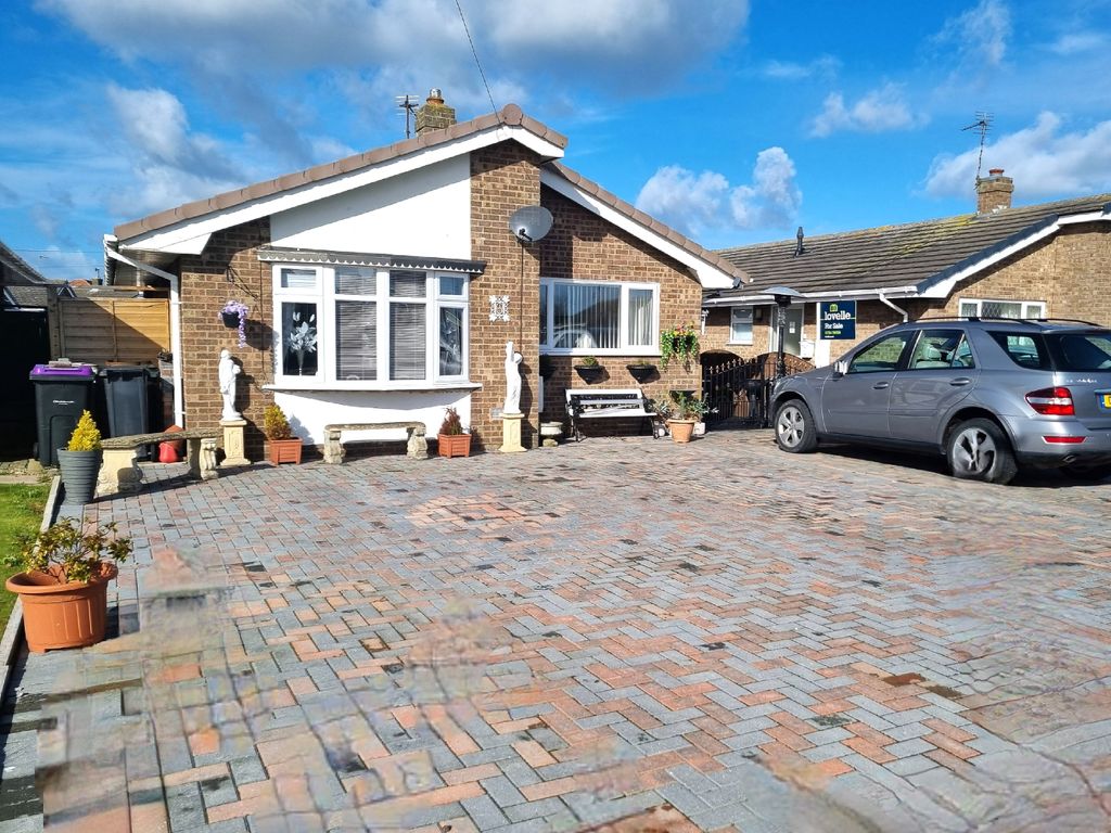 2 bed bungalow for sale in Elizabeth Crescent, Ingoldmells PE25 Zoopla