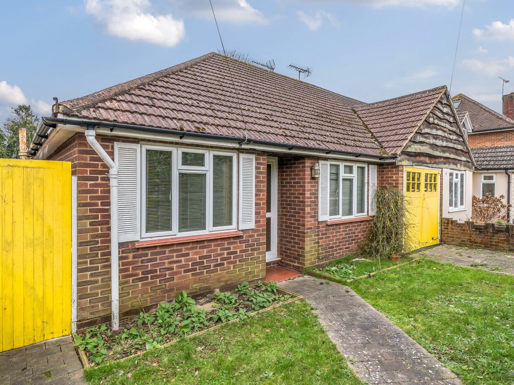 2 bed bungalow for sale in Glebeland Gardens, Shepperton TW17, £450,000