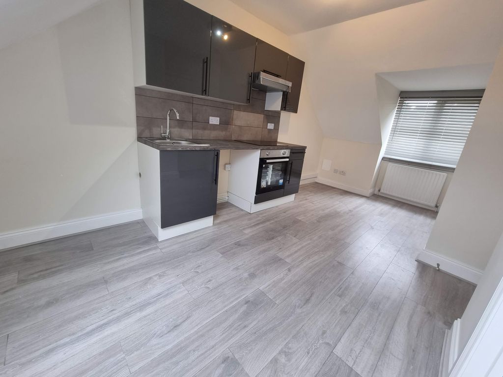 1 bed flat to rent in Watford Way, London NW4, £1,350 pcm Zoopla