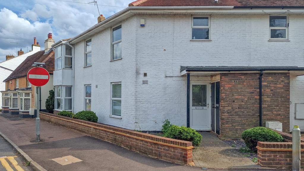 2 bed to rent in Leighton Road, Toddington LU5, £1,000 pcm