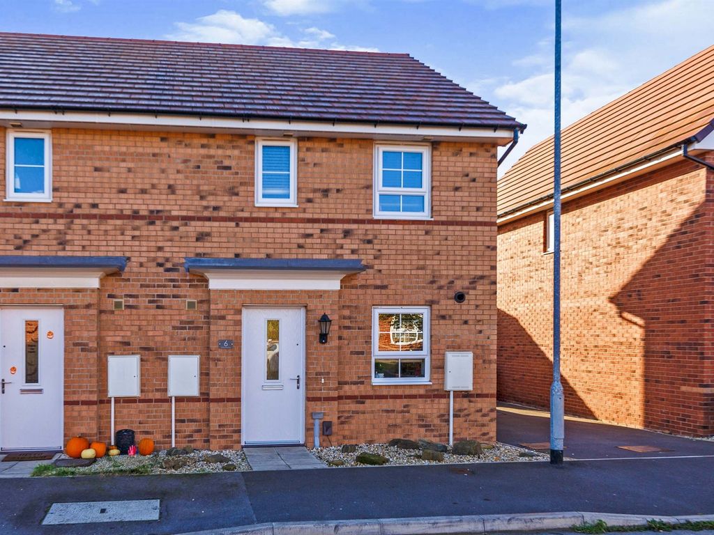 3 bed semidetached house for sale in Carrs Avenue, Cudworth, Barnsley