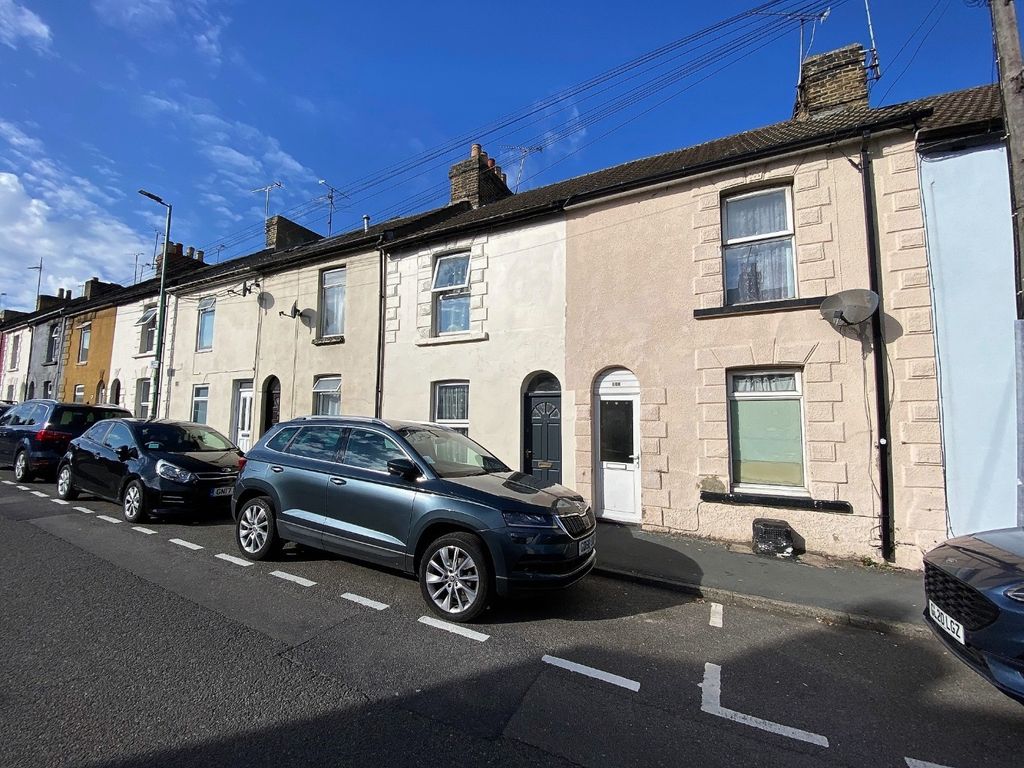 3 bed terraced house for sale in Richmond Road, Gillingham ME7 Zoopla