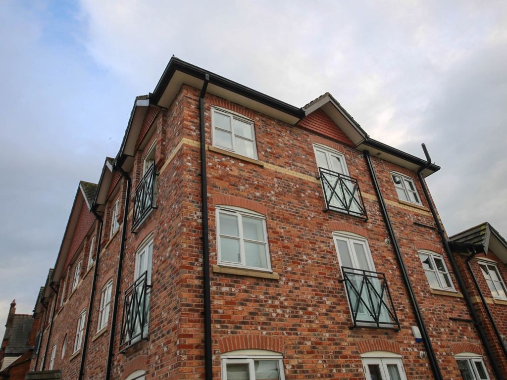 2 bed flat to rent in Harbutts Court, Middlewich, Cheshire CW10 Zoopla