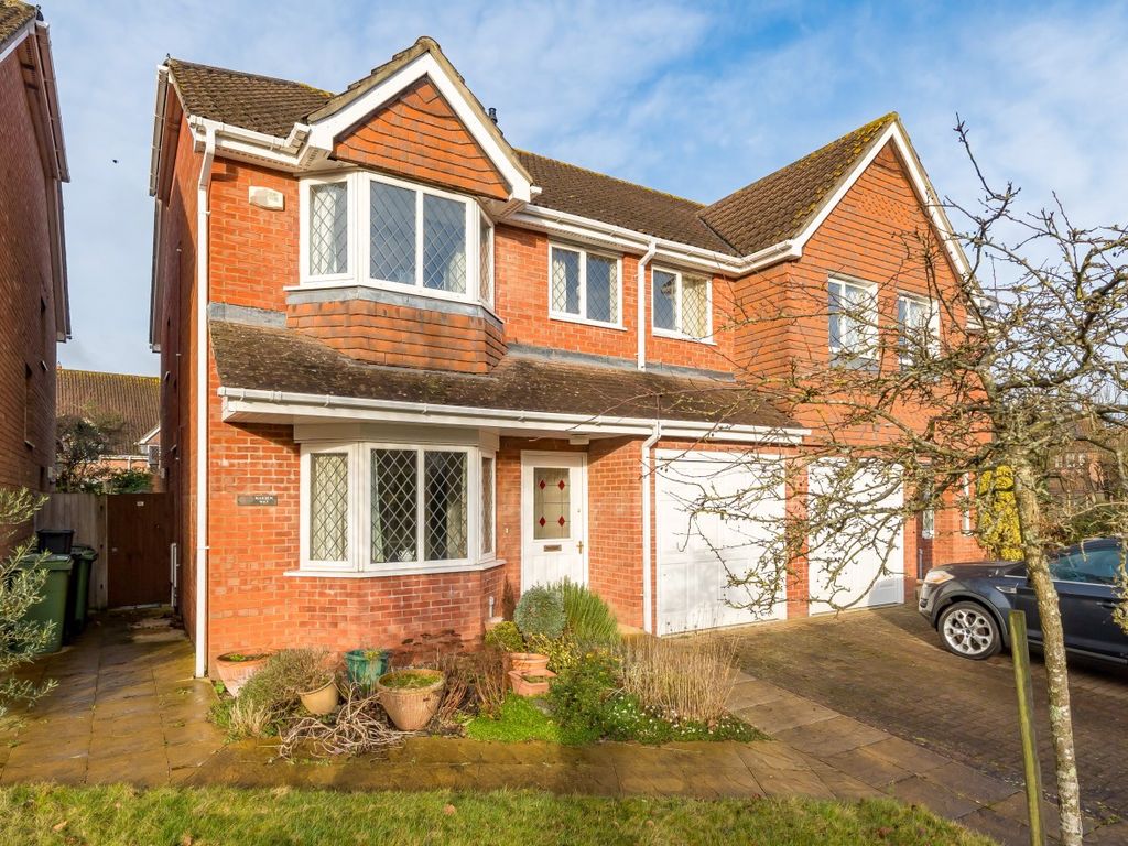 3 bed semidetached house for sale in Marden Way, Petersfield