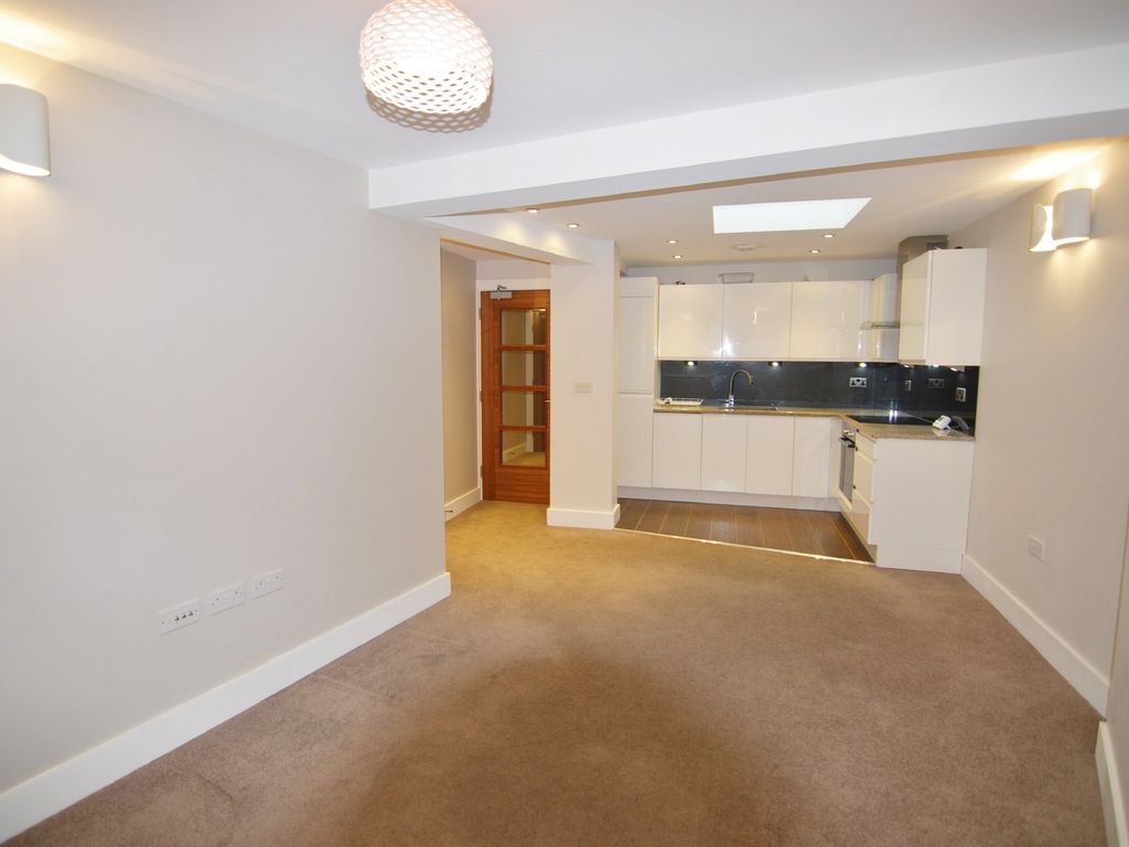 1 bed flat to rent in Jefferys Passage, Tonbridge TN9, £950 pcm Zoopla