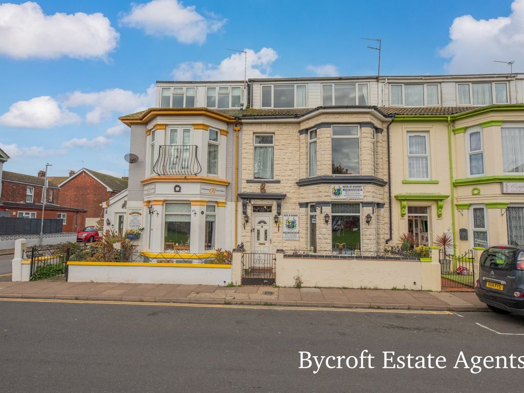 7 bed terraced house for sale in Trafalgar Road, Great Yarmouth NR30, £