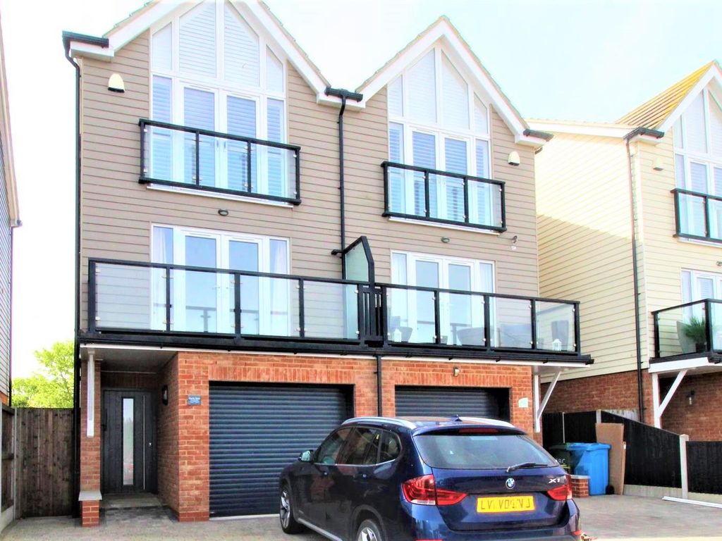 3 bed semidetached house for sale in Grove Avenue, LeysdownOnSea