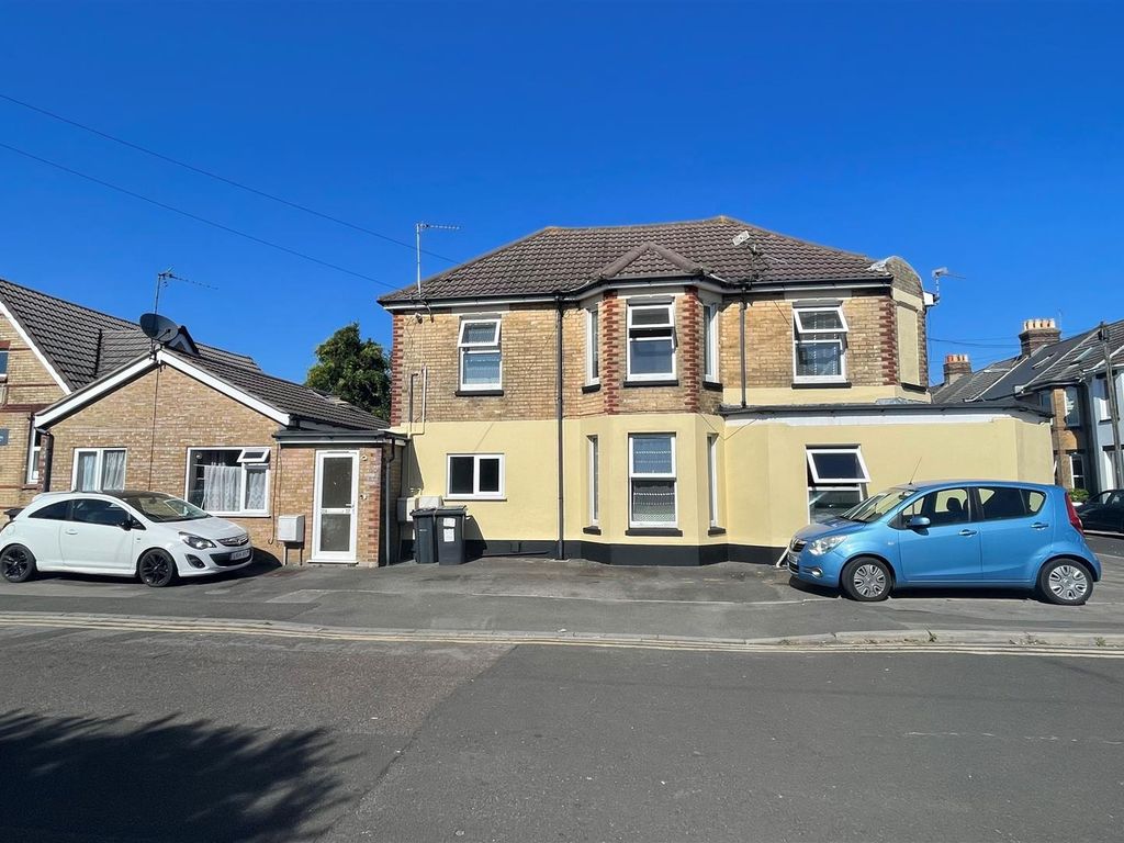 6 bed property for sale in York Place, Bournemouth BH7 Zoopla