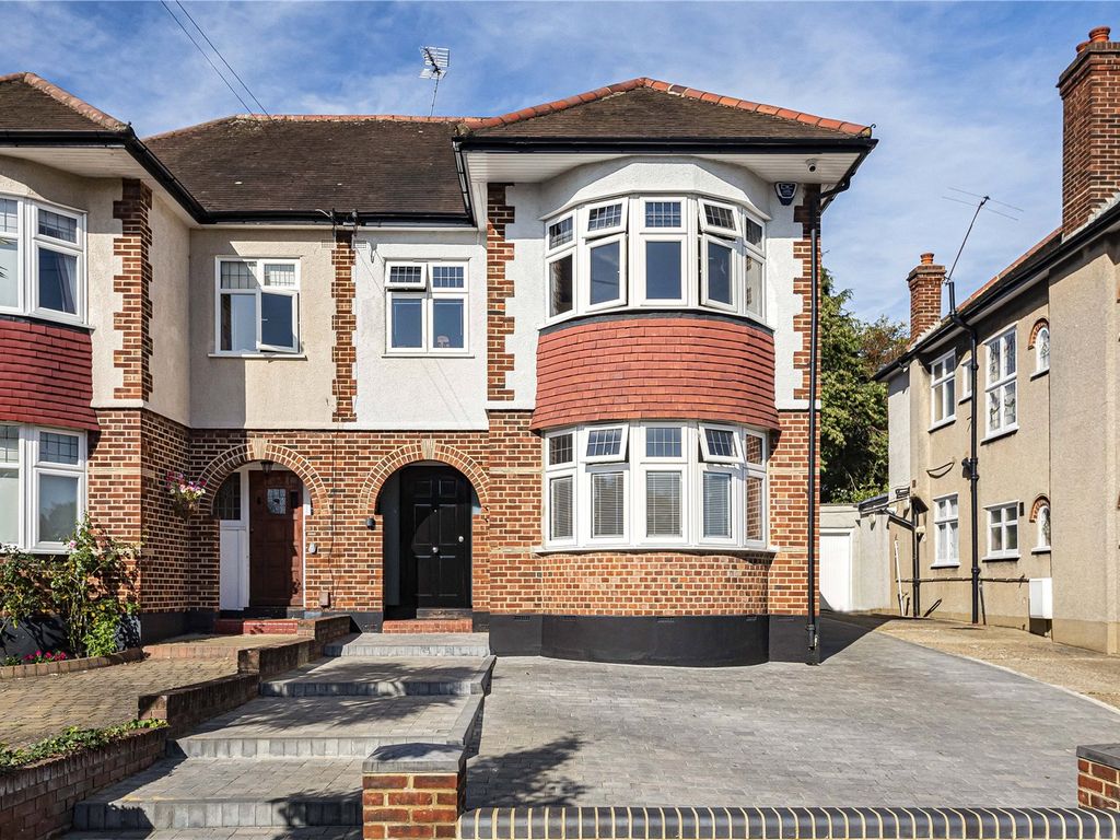 3 bed semidetached house for sale in Saxon Way, London N14, £975,000