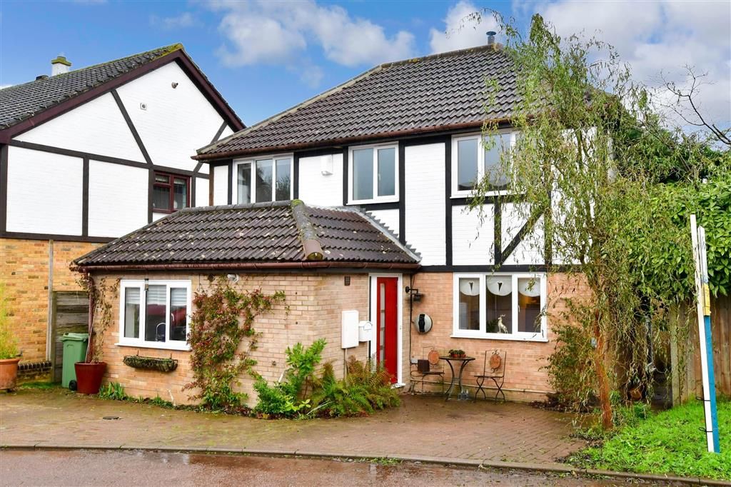 4 bed detached house for sale in Granary Close, Grove Green, Maidstone