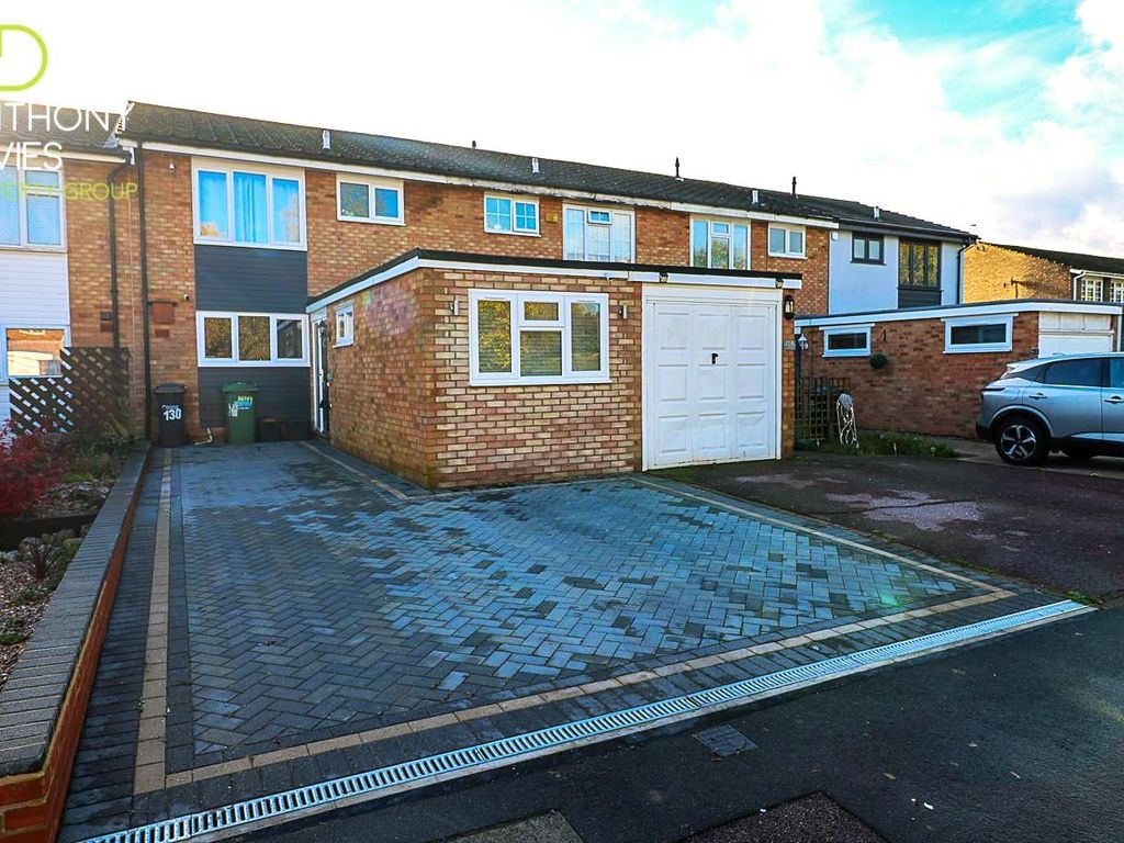 3 bed terraced house for sale in Beechfield, Hoddesdon EN11, £455,000