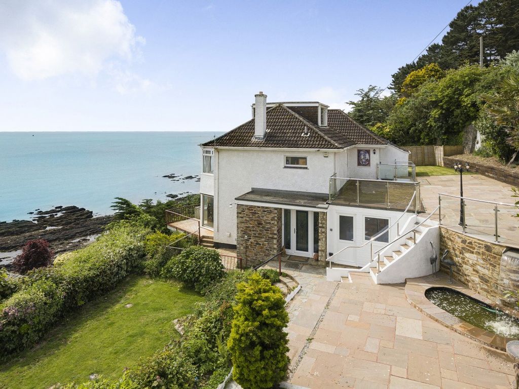 3 bed detached house for sale in Bay View Road, Looe, Cornwall PL13, £