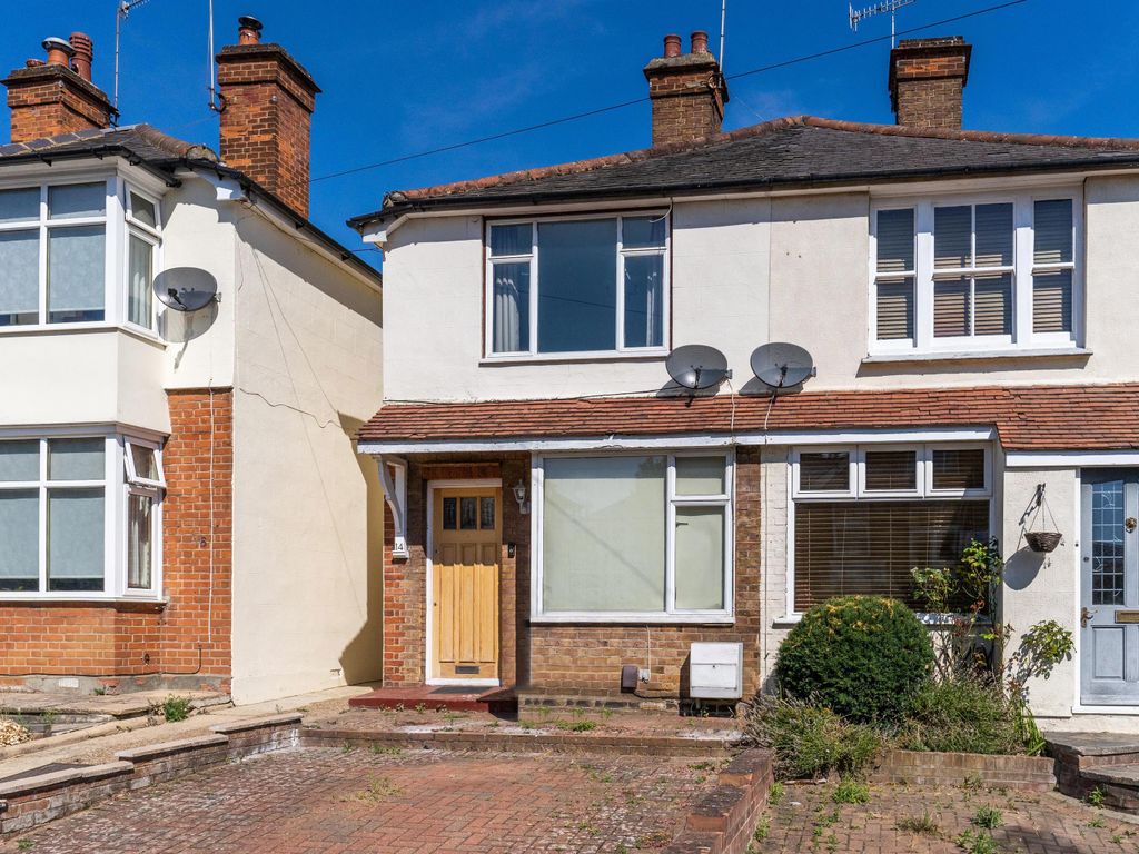 3 bed semidetached house to rent in Apton Road, Stortford