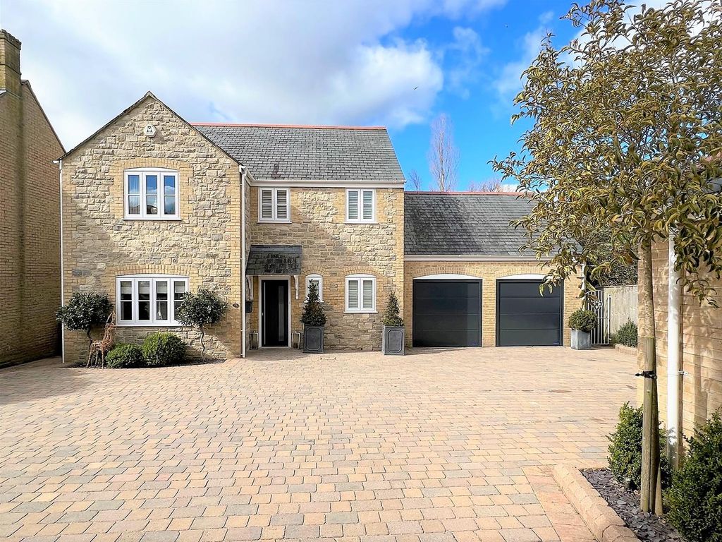 4 bed detached house for sale in Sutton Road, Sutton Poyntz, Weymouth