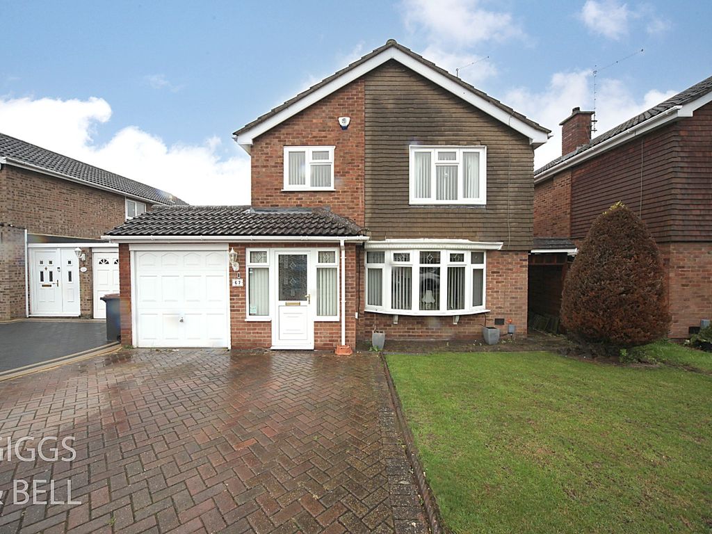 4 bed detached house for sale in Turnpike Drive, Luton, Bedfordshire