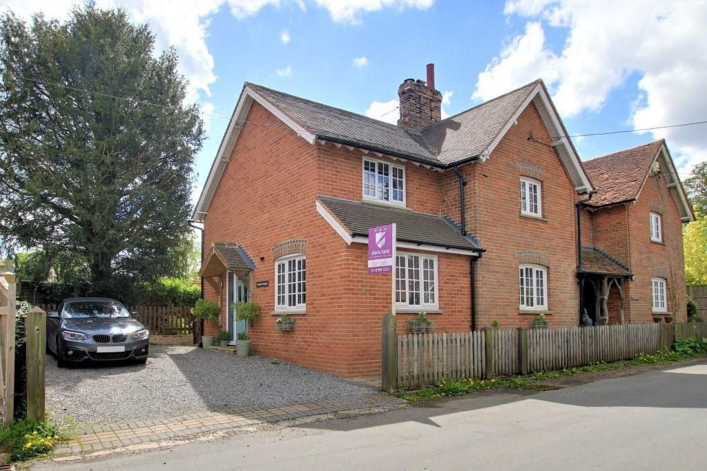 3 bed semidetached house for sale in School Cottages, Cock Lane