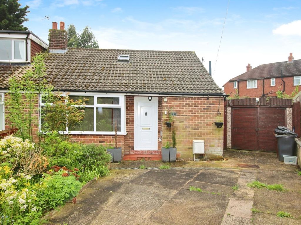 3 bed semidetached bungalow for sale in Cooper Hill, Pudsey LS28, £