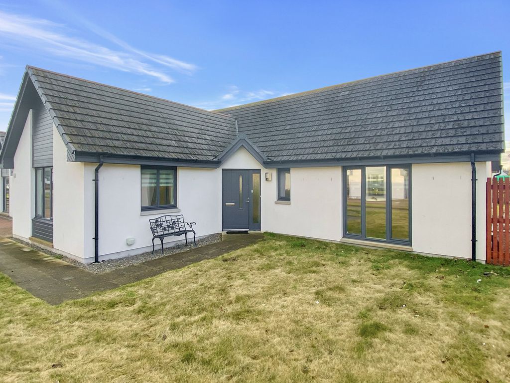 3 bed detached bungalow for sale in Troon Place, Elgin IV30, £330,000