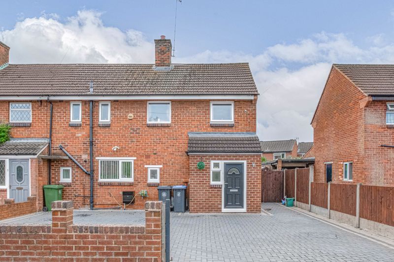 3 bed end terrace house for sale in Allendale Crescent, Studley B80