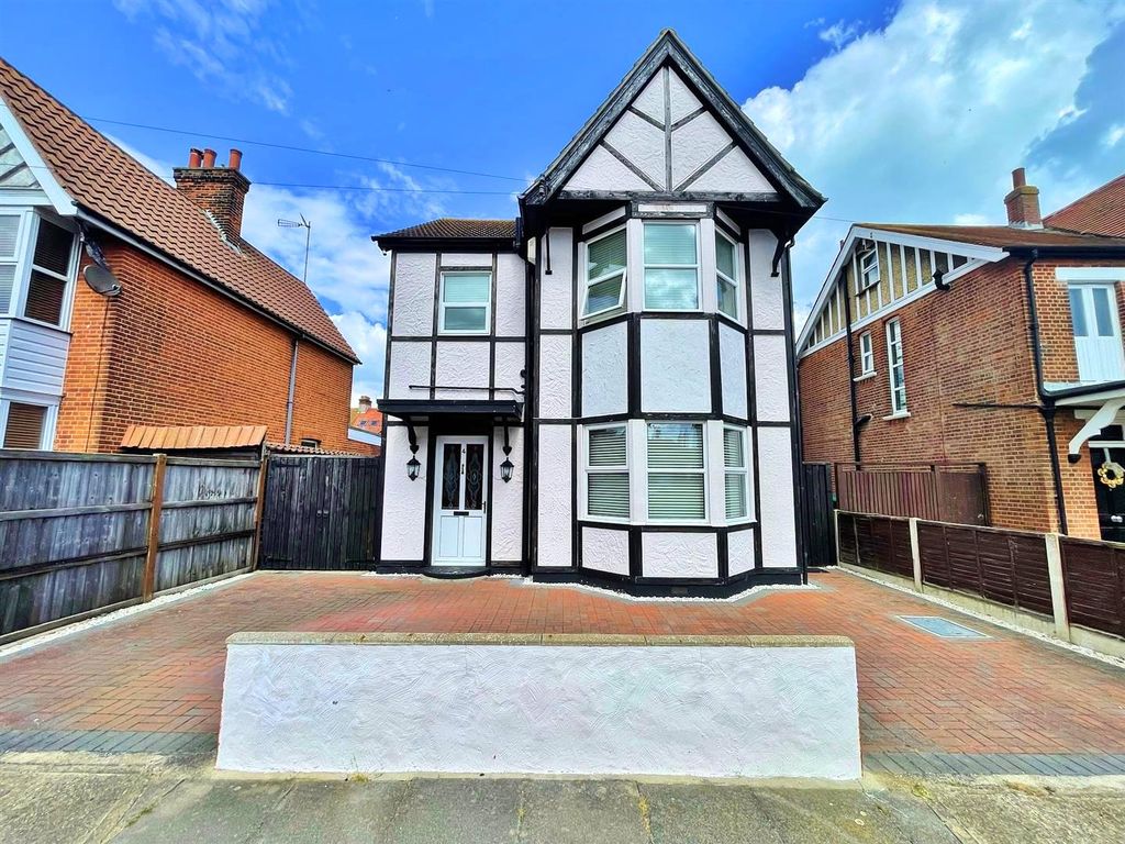 3 bed detached house for sale in Beaconsfield Road, East Clacton, Essex