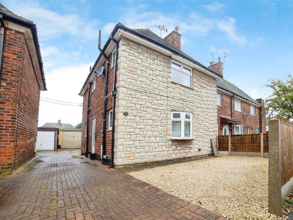 3 bed end terrace house for sale in Fifth Avenue, Edwinstowe, Mansfield