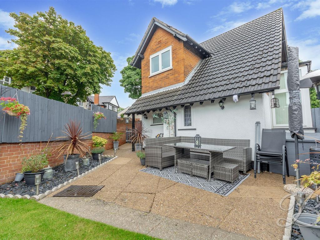 5 bed detached house for sale in West Hill Drive, Mansfield NG18, £