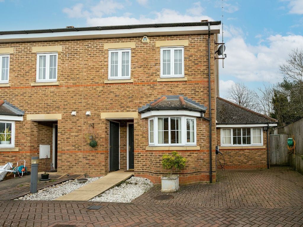 3 bed end terrace house for sale in Hoopers Mews, School Lane, Bushey