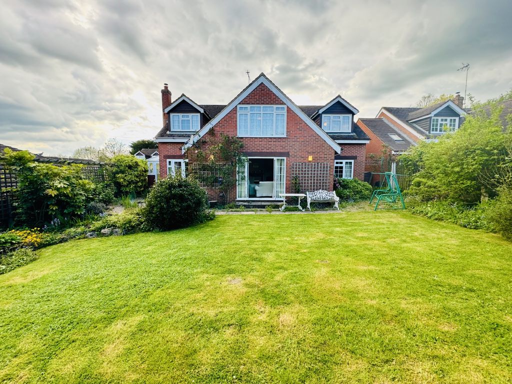 4 bed detached house for sale in Springfield Avenue, Hartley Wintney