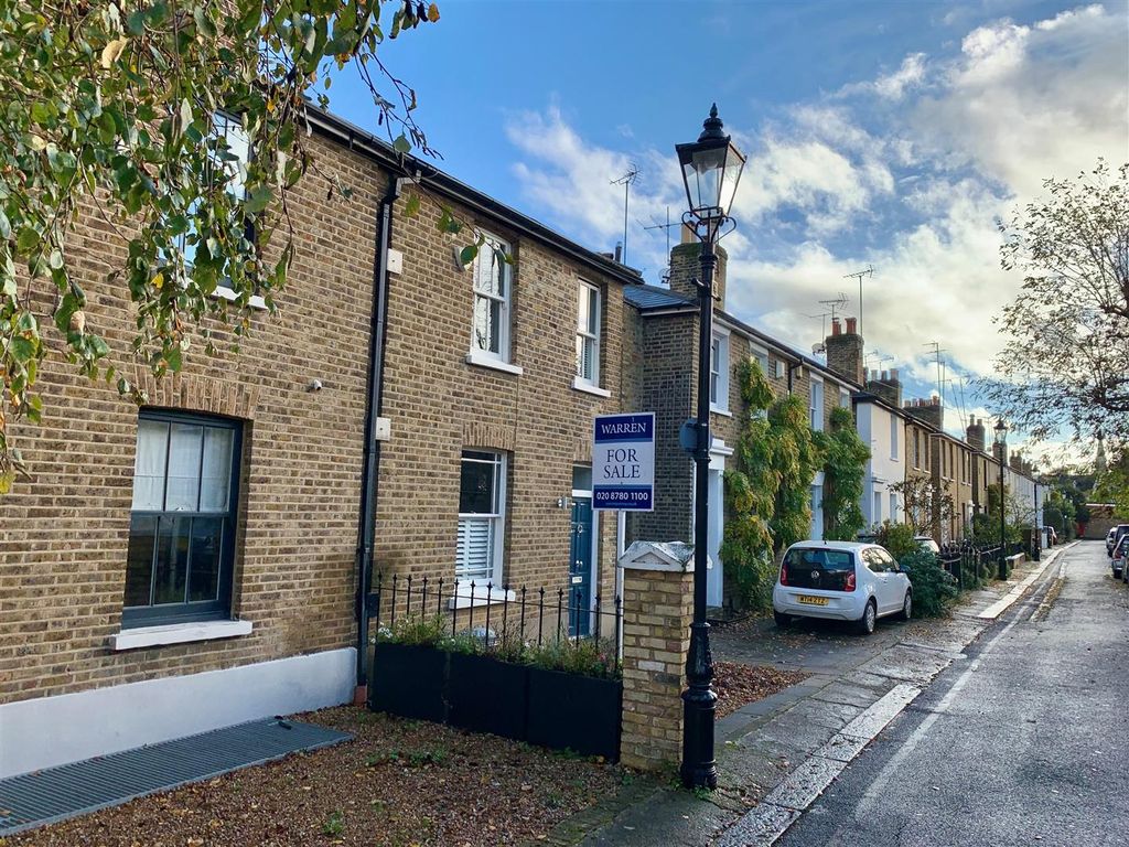 Stratford Grove, London SW15  