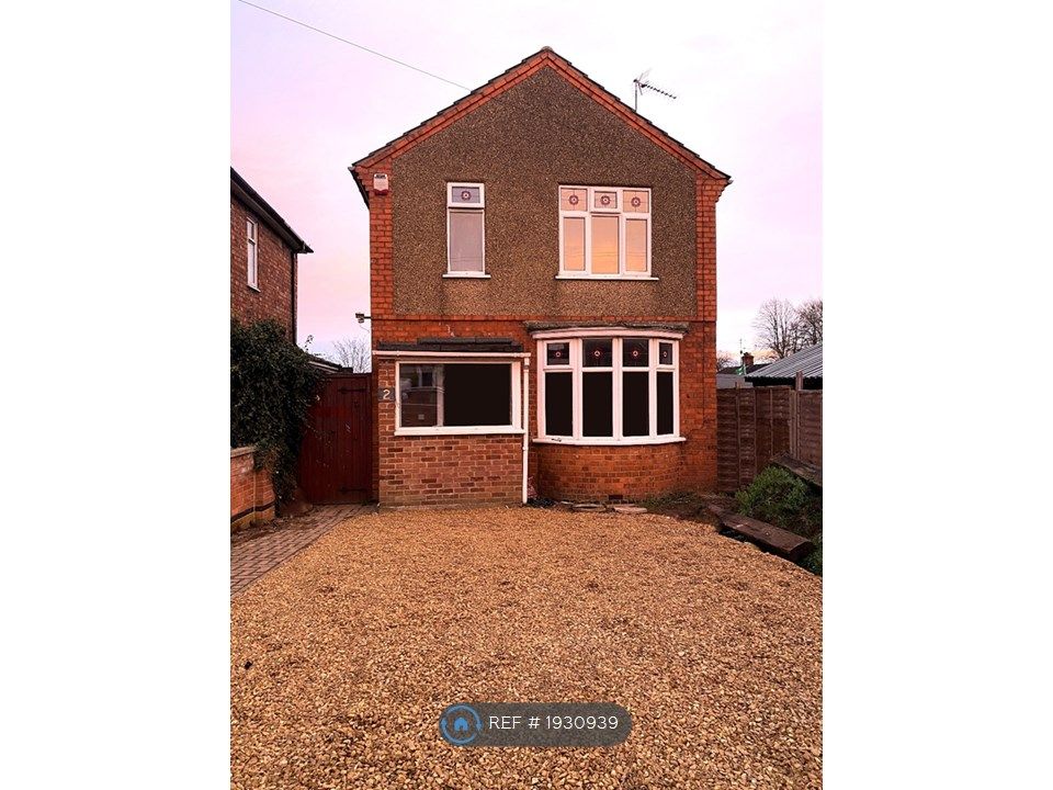 3 bed detached house to rent in Hillside Road, Wellingborough NN8, £