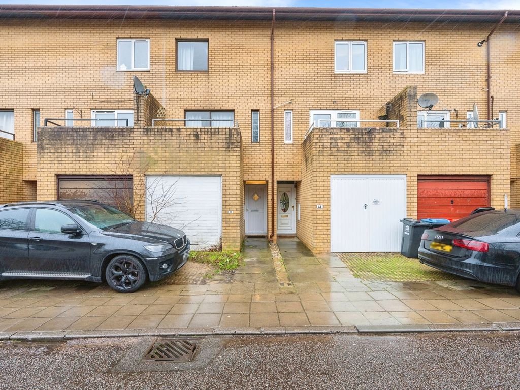 3 bed terraced house for sale in Polruan Place, Fishermead, Milton