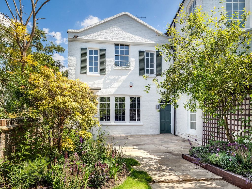 Spaniards End, London NW3