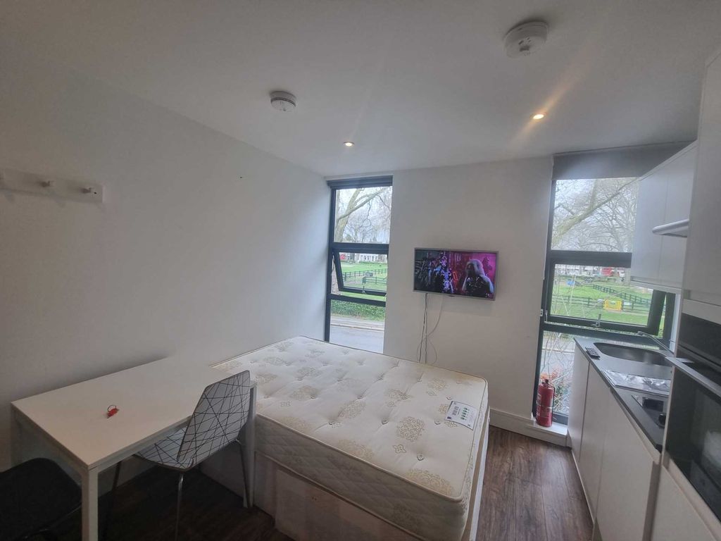 Studio to rent in Clayford House, Hampden Road, Turnpike Lane N8, £