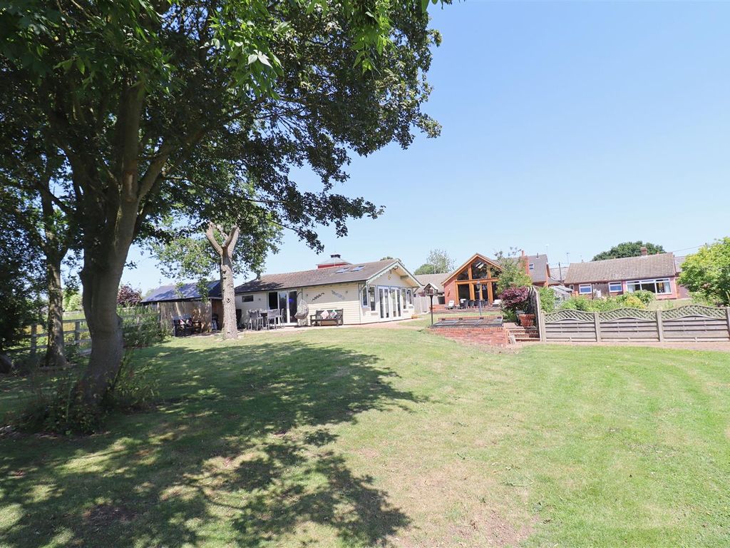 4 bed property for sale in Lyons Hall Road, Braintree CM7, £800,000 Zoopla