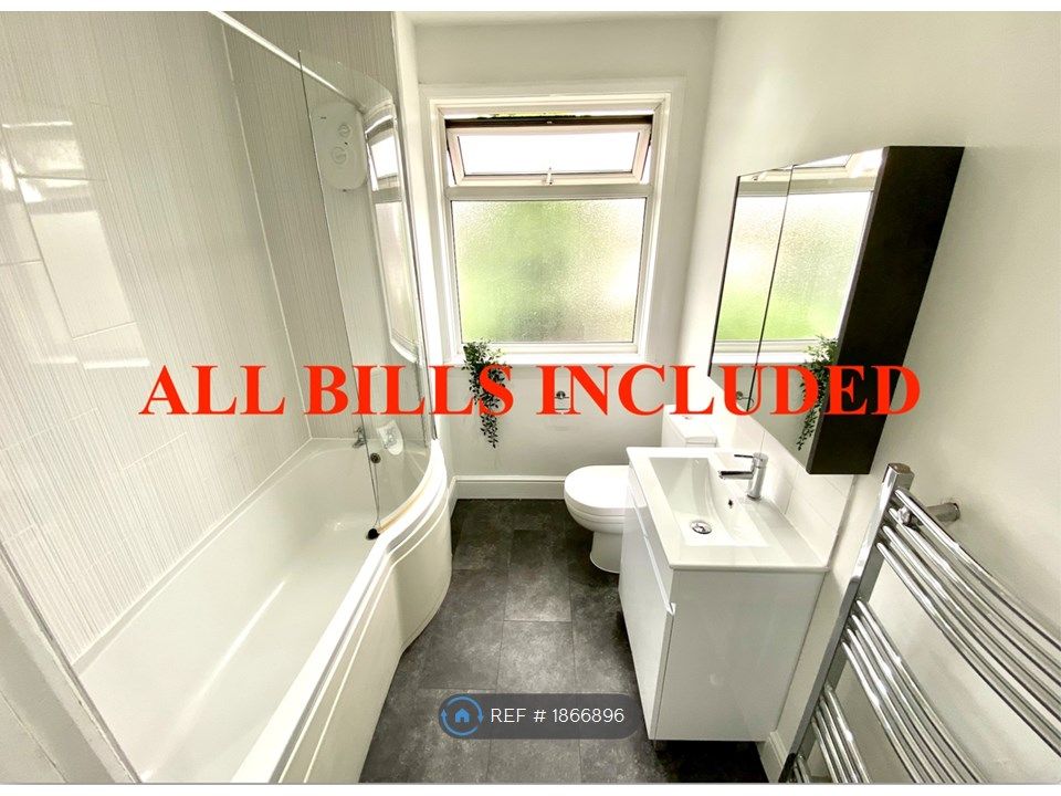 3 bed terraced house to rent in London Road, Coventry CV1, £1,300 pcm