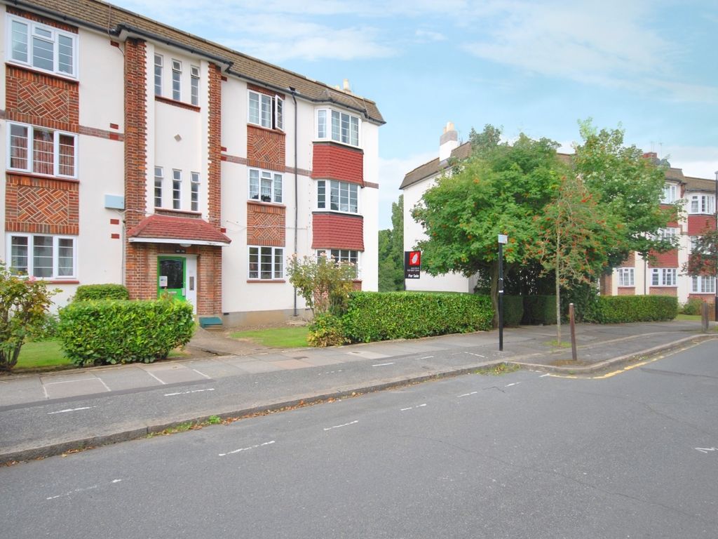 2 bed flat to rent in Amblecote Close, London SE12, £1,600 pcm Zoopla