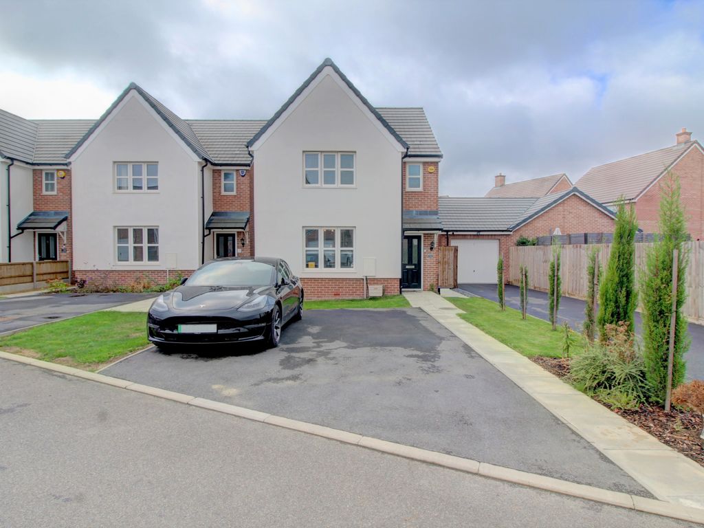 3 bed detached house for sale in Sandford Drive, Stortford