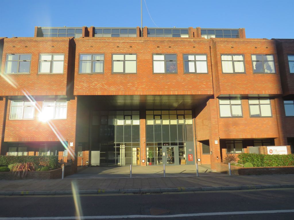 1 Bed Flat For Sale In Flowers Way Luton Lu1 Zoopla