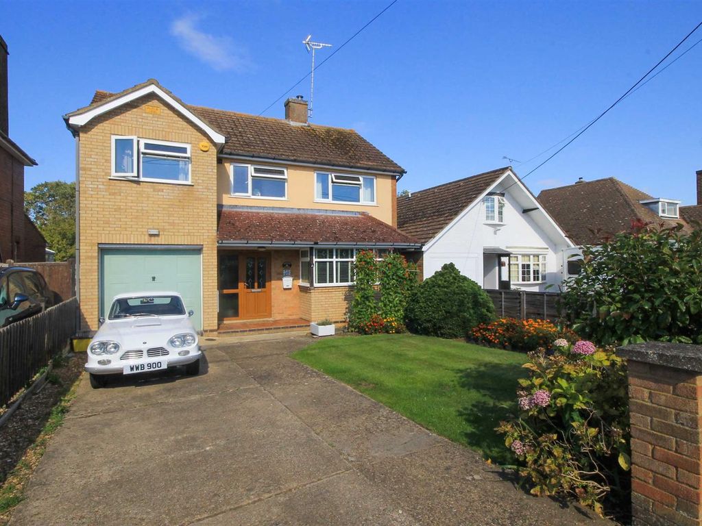 4 bed detached house for sale in Woodland Road, Rushden NN10, £400,000