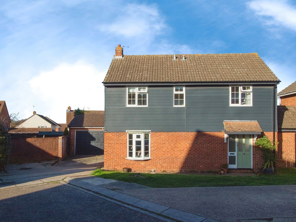 4 bed detached house for sale in Hever Close, Hockley SS5, £525,000
